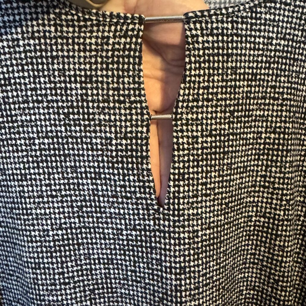 NWT  MICHEAL KORS TOP   NECKLINE DETAIL FLUTED SLEEVES SMALL   #G - Picture 5 of 11